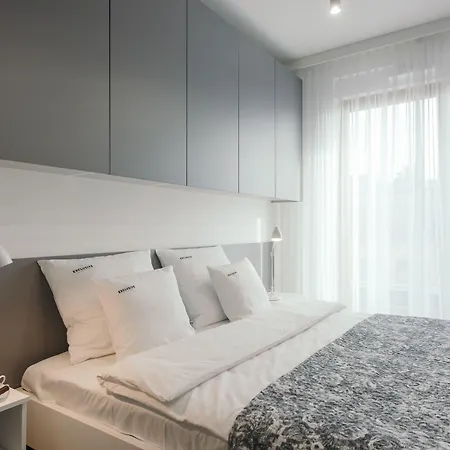 Daire Browar Lubicz | Balcony | Elevator | Free Garage Krakow